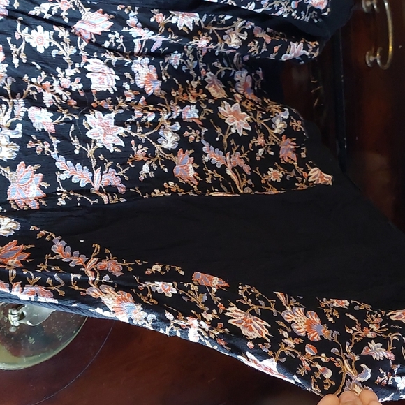 Sleeveless floral blouse with lace on top,size unknown - Picture 3 of 4